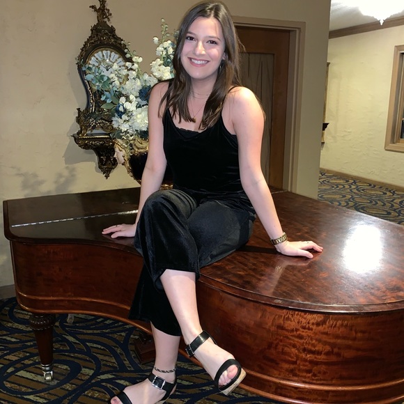 Meet your Posher, Sloane - Picture 1 of 1